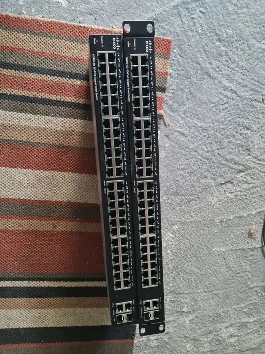1.500 CADA. 2 Switches Cisco SG220-50 Gigabit Ethernet - Foto 3