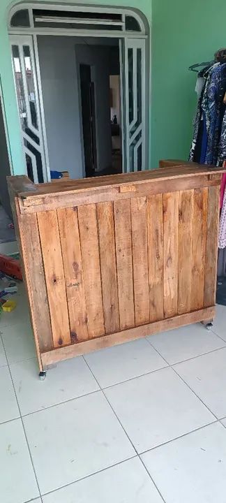 Balcao de madeira rústica