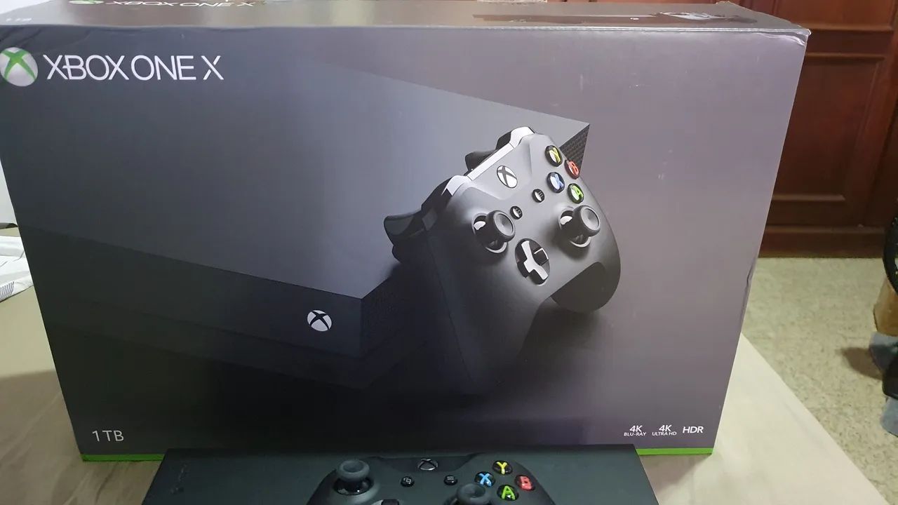 Xbox One X na caixa