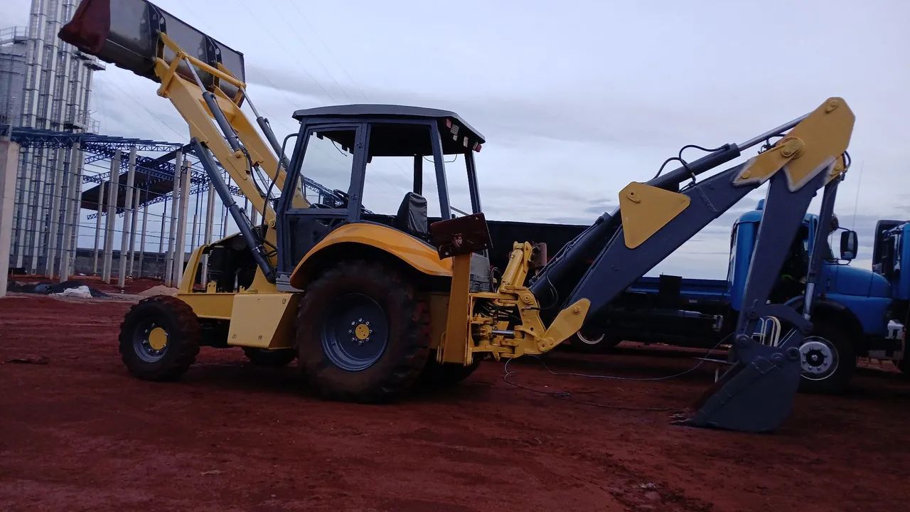 Retroescavadeira Usada em Ótimo Estado - Foto 2