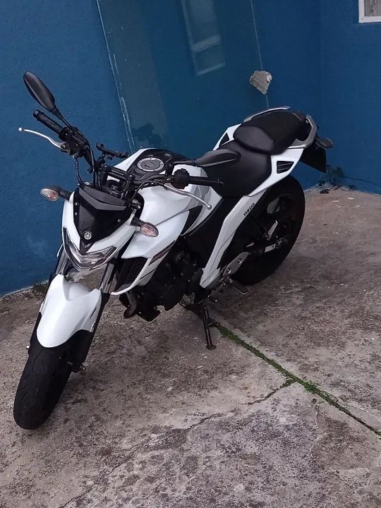 Yamaha Fazer 250 branca