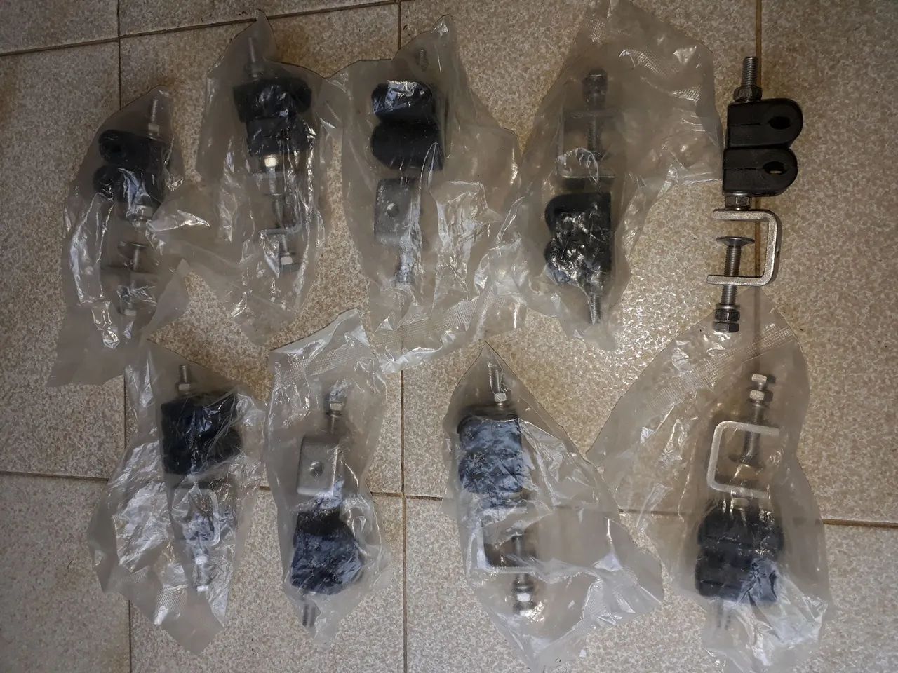 Suportes de Passagem, Organizadores e Ancoragem, para Cabos e Fios elétricos. - Foto 6