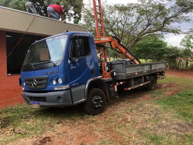 Mercedes-Benz Accelo 1016 ano 2016, Com Munck Argos 7500 kg