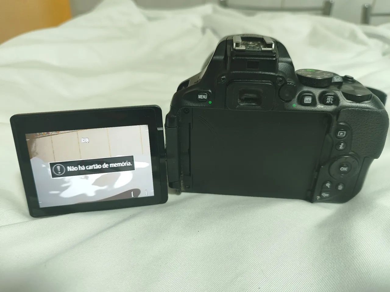 Câmera DSLR Nikon D5600 com lente Nikkor 18-140 e brindes ! - Foto 6