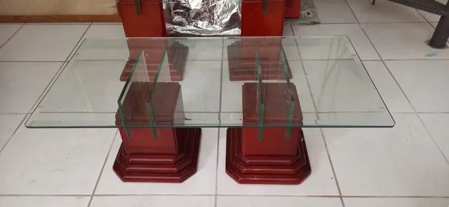 Mesa de centro com tampa de vidro 