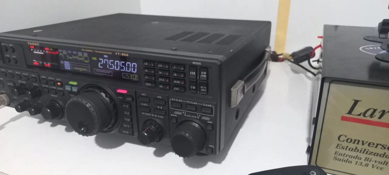 Rádio Transmissor Yaesu FT-950 HF/50MHz - Hobbies e coleções