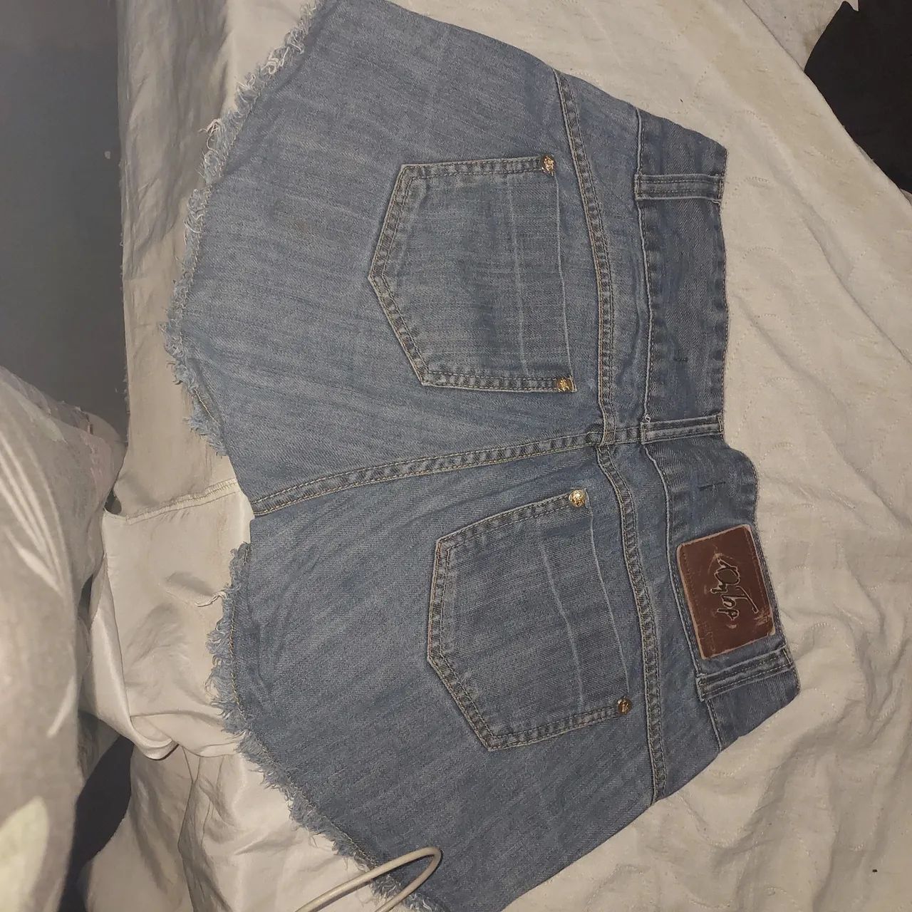 Shorts Jeans Bordado Dourado - Estilo e Elegância - Foto 2