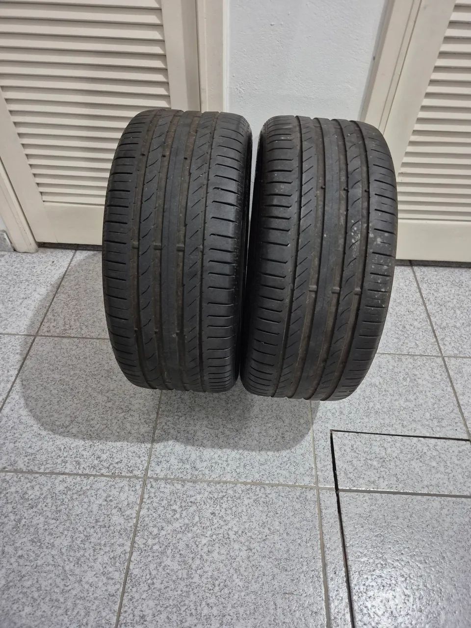 4 Pneus Usados Continental. 2 225/40 R 18 W XL e 2 245/40 R 18 W XL. - Em Excelente Estado