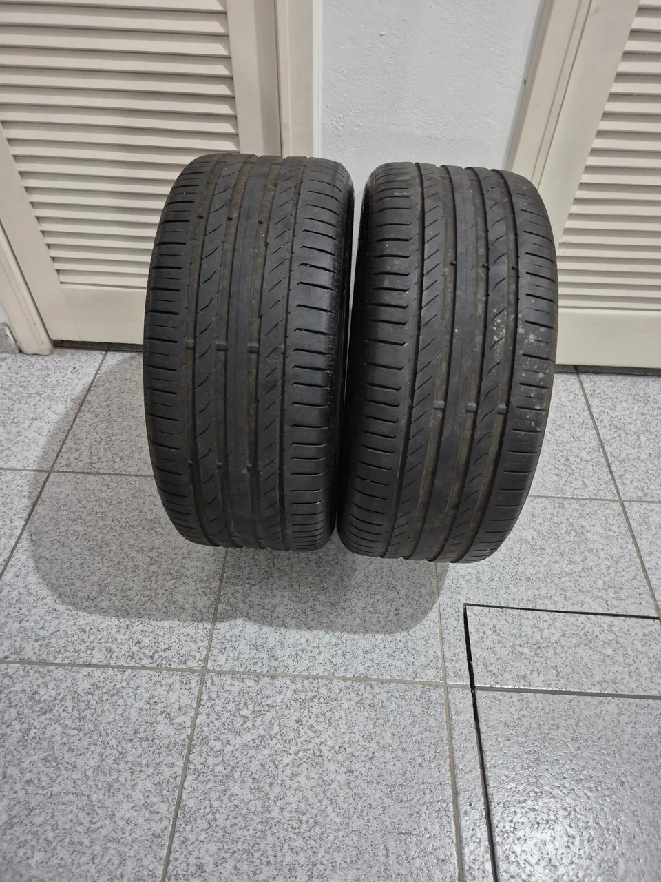 4 Pneus Usados Continental. 2 225/40 R 18 W XL e 2 245/40 R 18 W XL. - Em Excelente Estado