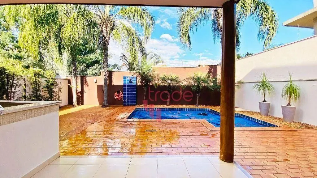 Casa em Condomínio para Vender ou Alugar em Condomínio Fechado de 03 Quartos no Jardim Sai