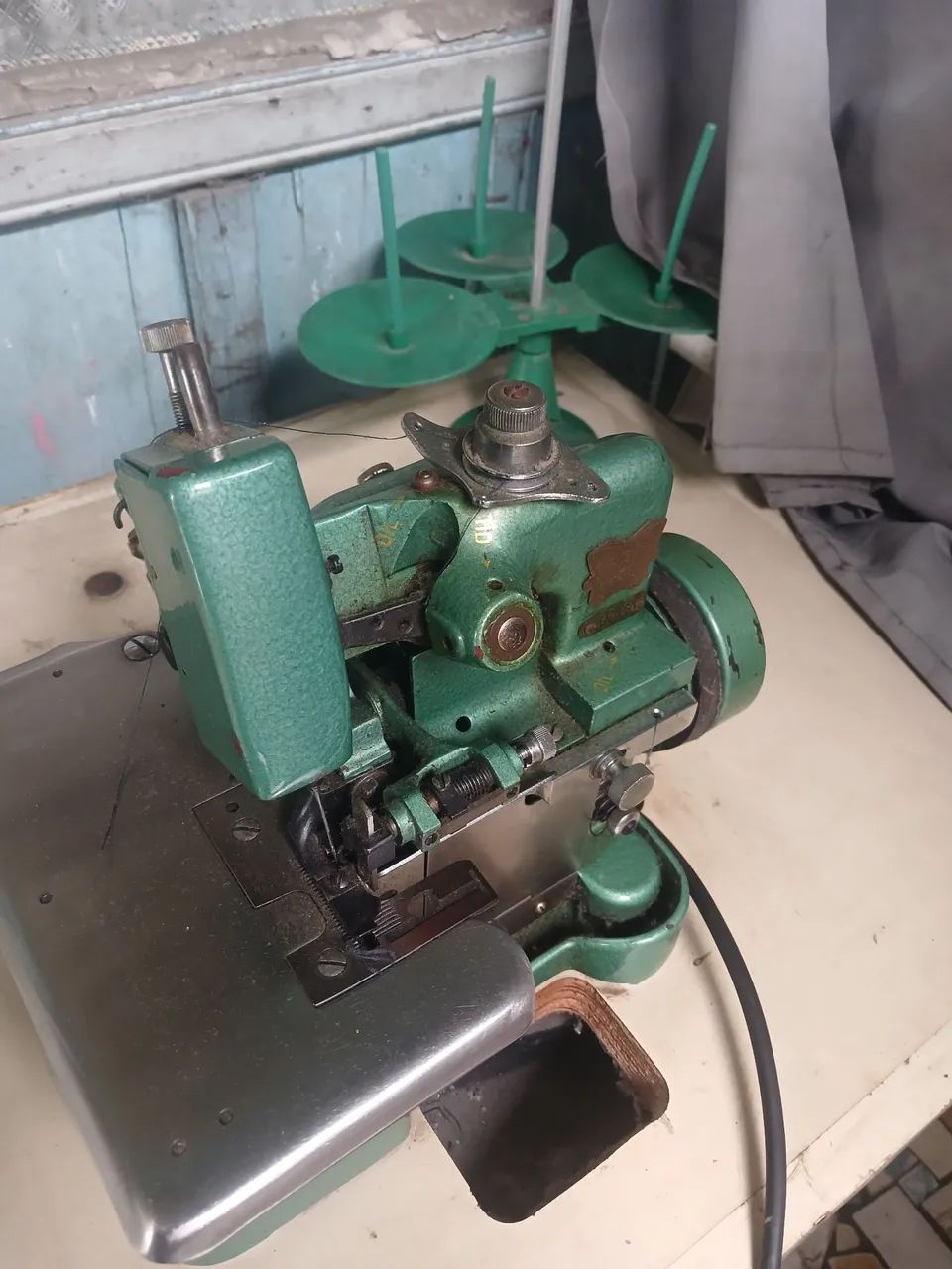 Máquina de overloque  - Foto 2