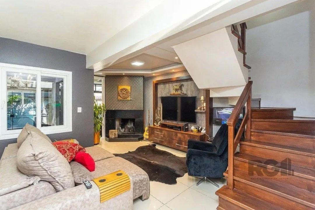 Magnífica casa semimobiliada e decorada, com 3 suítes, sendo uma delas com hidro e closet 