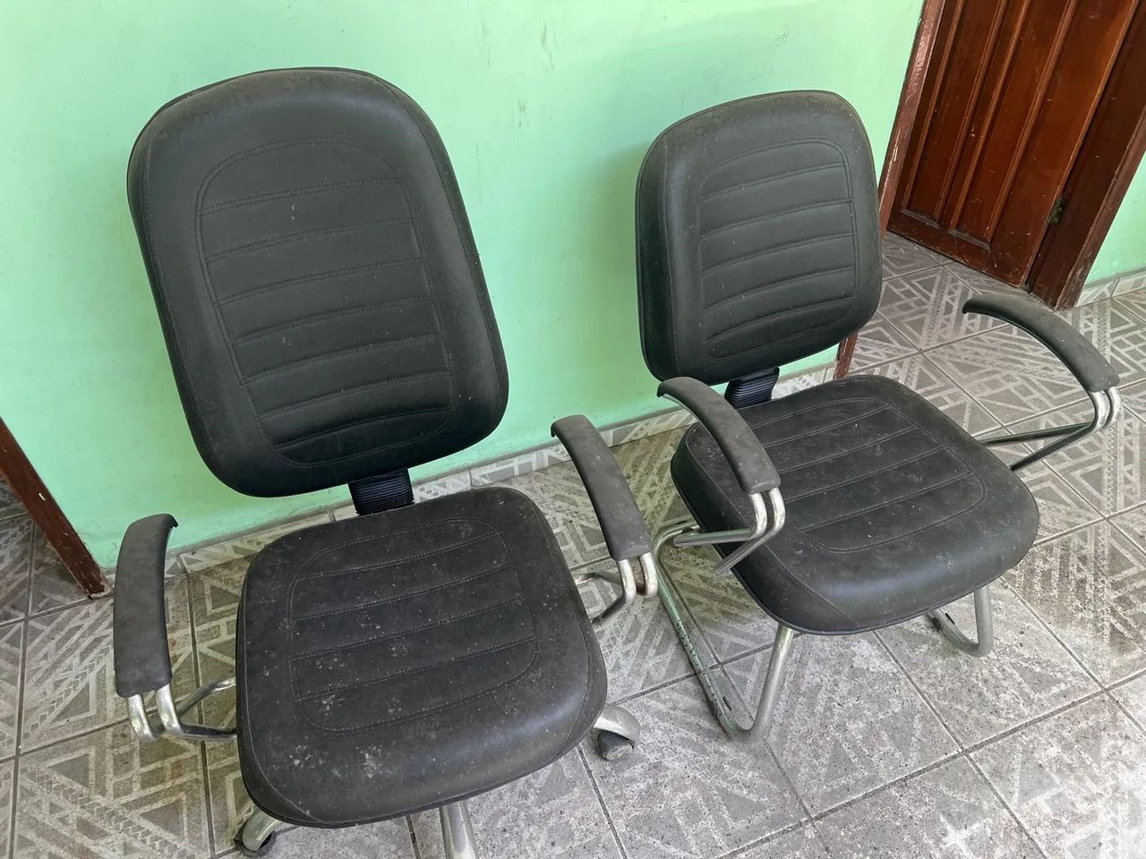 Vendo 10 cadeiras de escritório - Foto 4