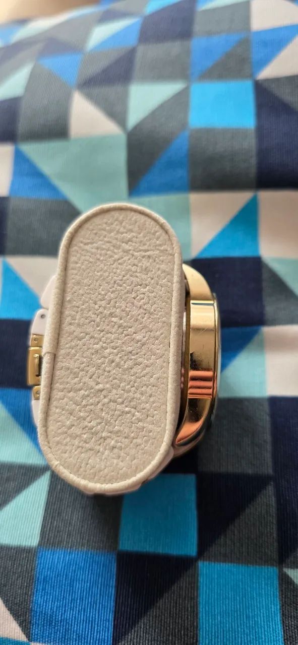 Relógio Tommy Hilfiger Dourado com Detalhes em Strass - Foto 4