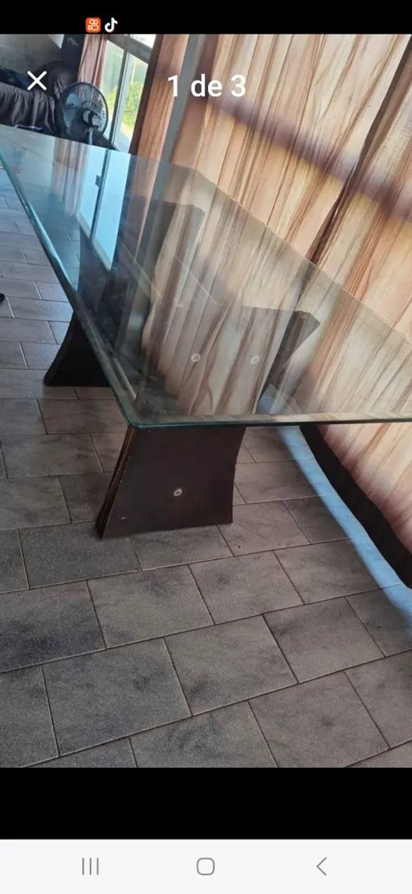 Mesa de Jantar de Vidro com Base em Madeira