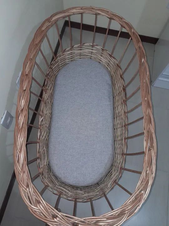 Berço vime com suporte cama e utensílios 