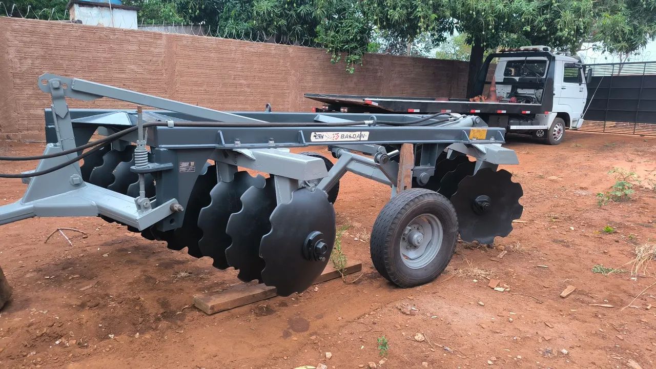 Grade aradora intermediária 18 disco 