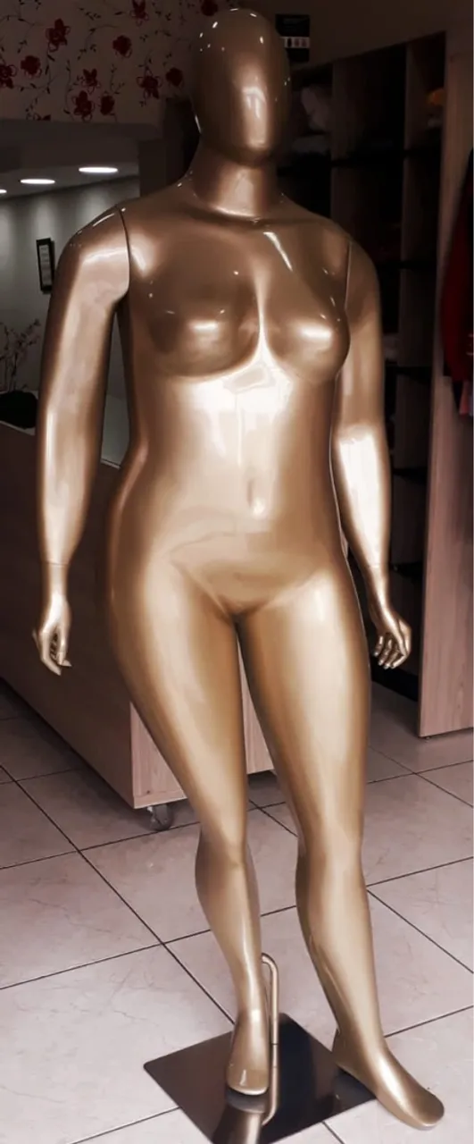 Manequim Feminino Bronze Plus Size