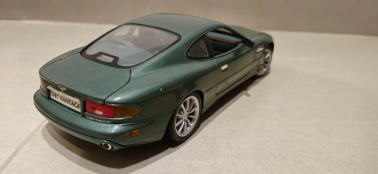 Miniatura Aston Martin Vantage 1/18 - Foto 3