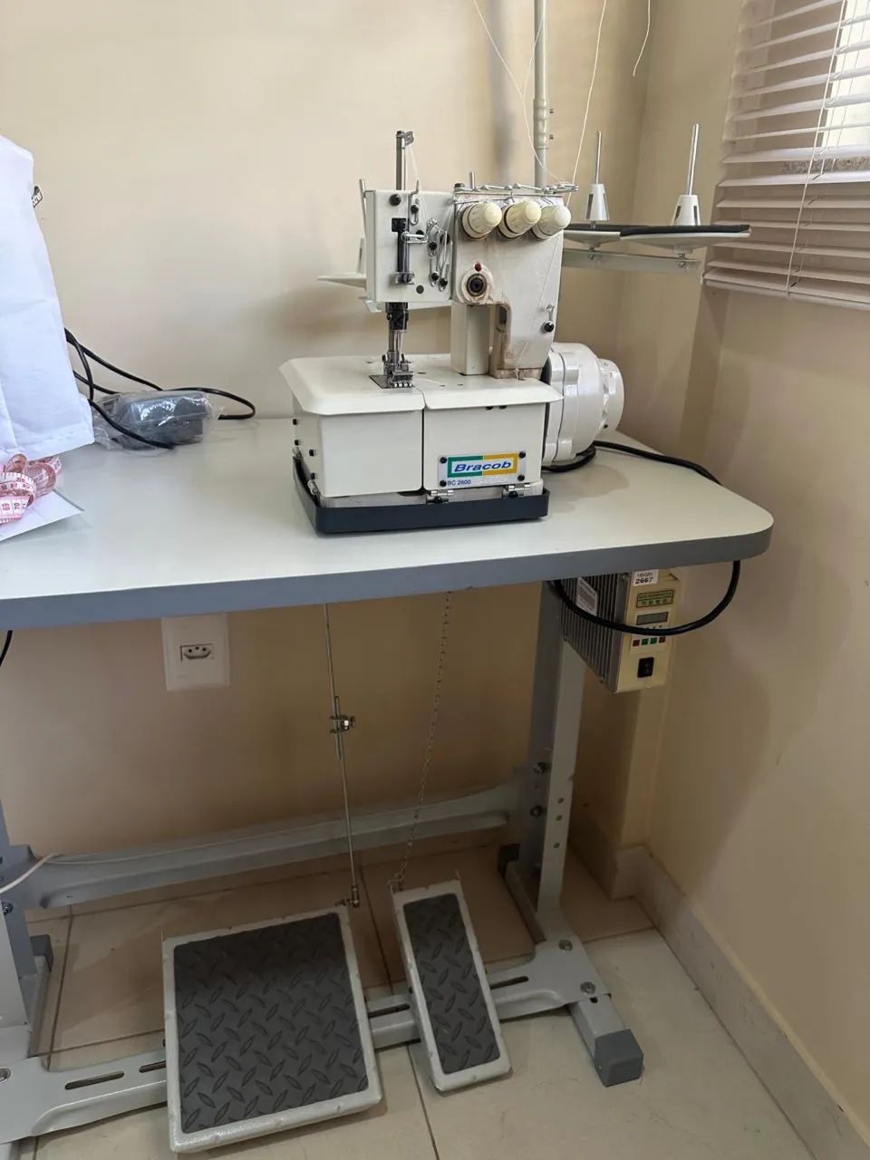 Máquina de Costura Galonera Bracob