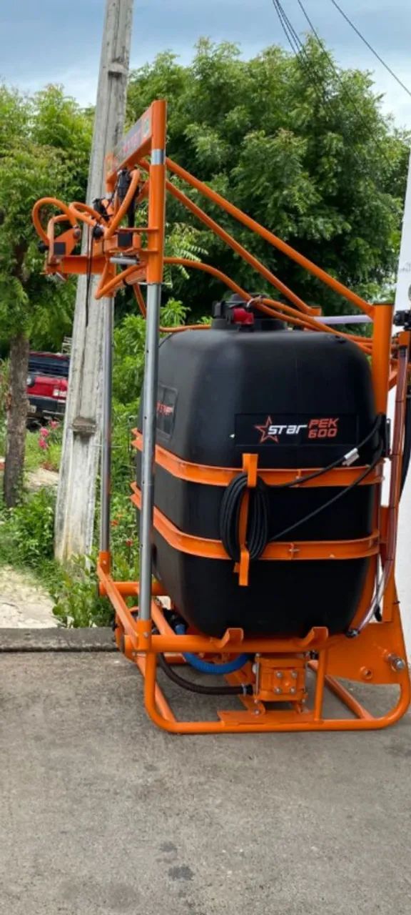 Pulverizador  600 l