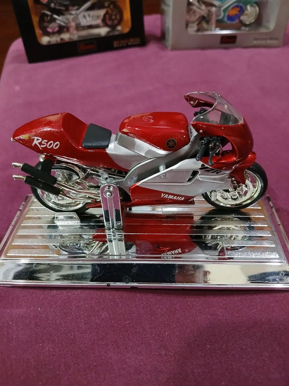 Moto Yamaha R500 em miniatura