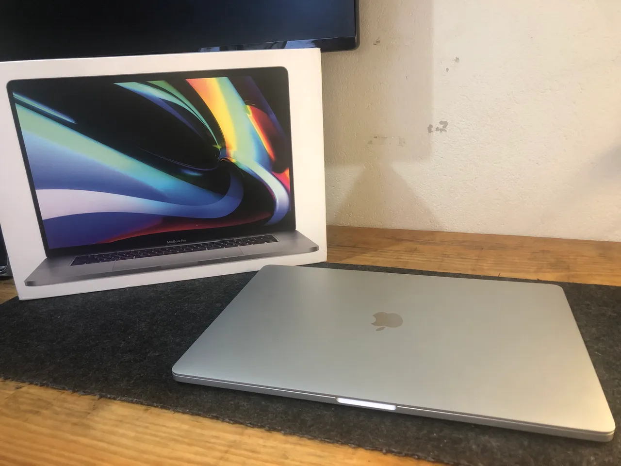 macbook pro 16 i7