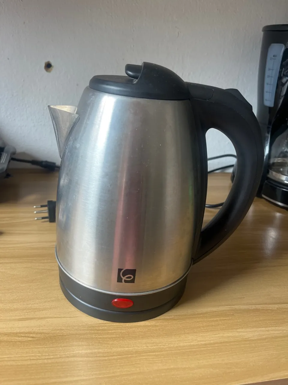 Chaleira Elétrica Inox - Prática e Eficiente