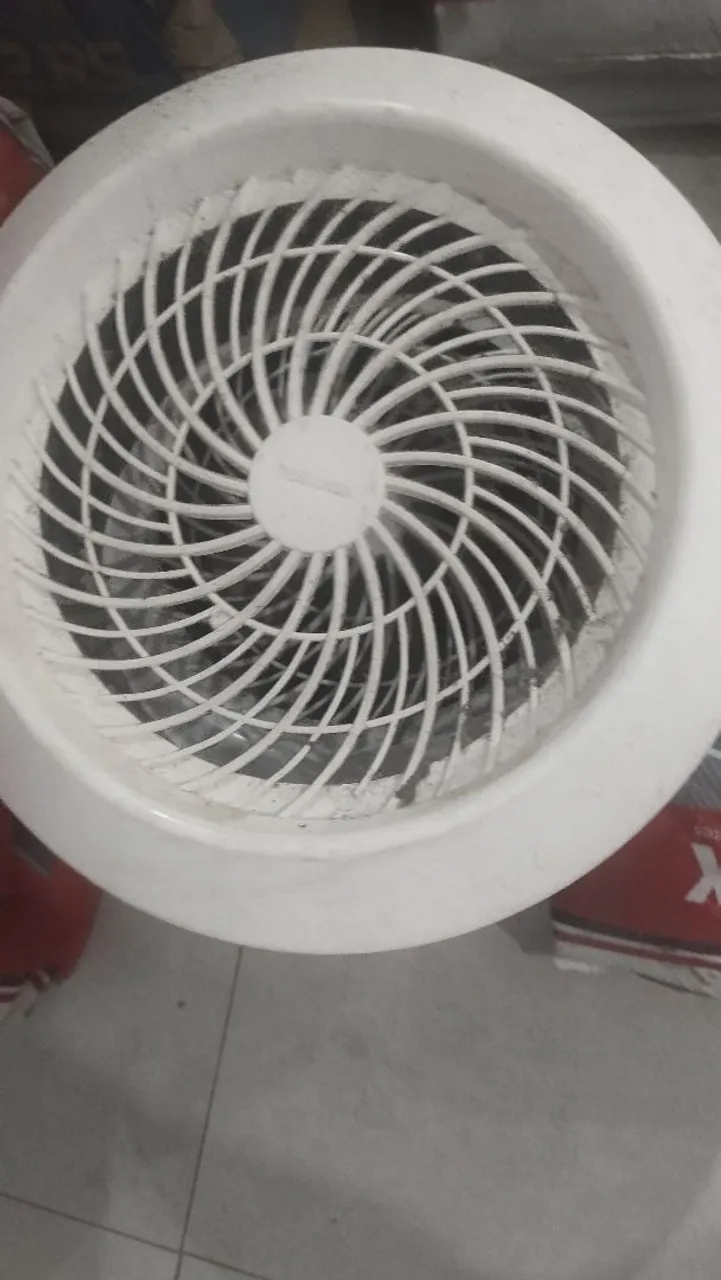 Dois Exaustores (diâmetro 25cm)
