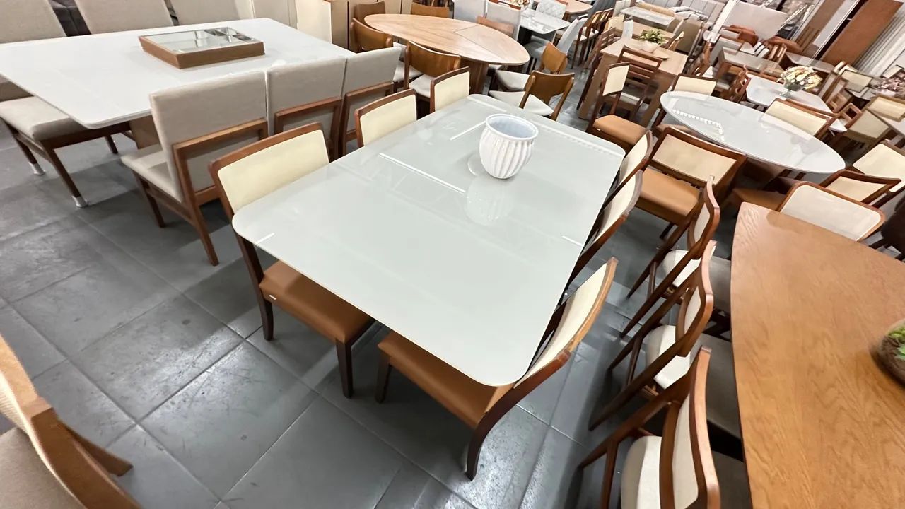 Conjunto Mesa de Jantar Elegante com Cadeiras de madeira 