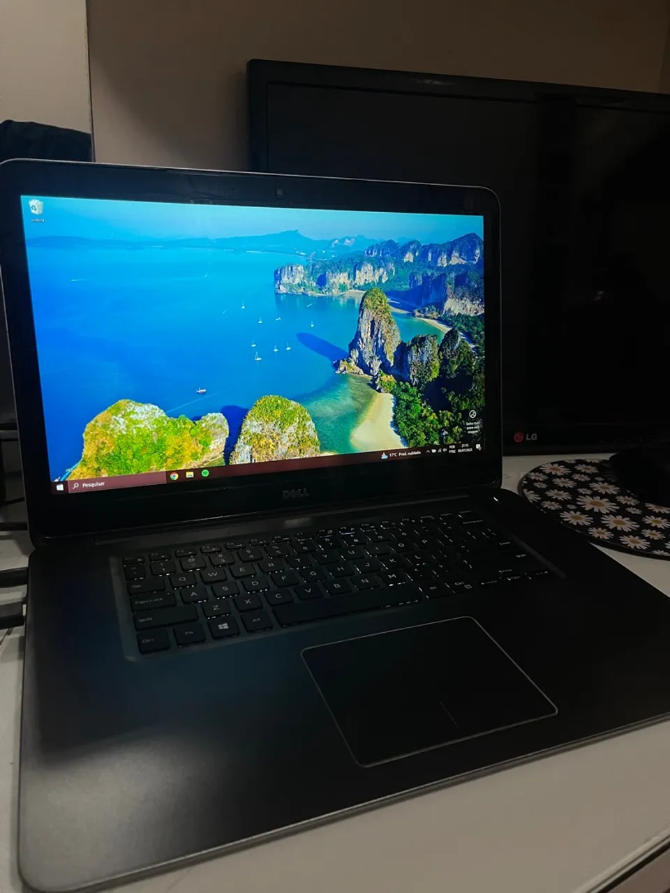 Notebook Dell Inspiron 15 7000 Series 7548 com tela Full HD i5, 6gb RAM e 256gb SSD