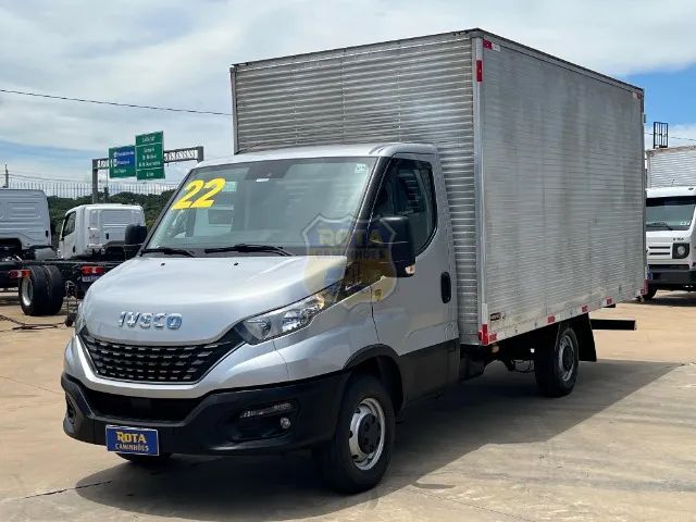 IVECO DEILY 35-150 ANO 2022 / BAÚ 4,5 M /  KM BAIXO