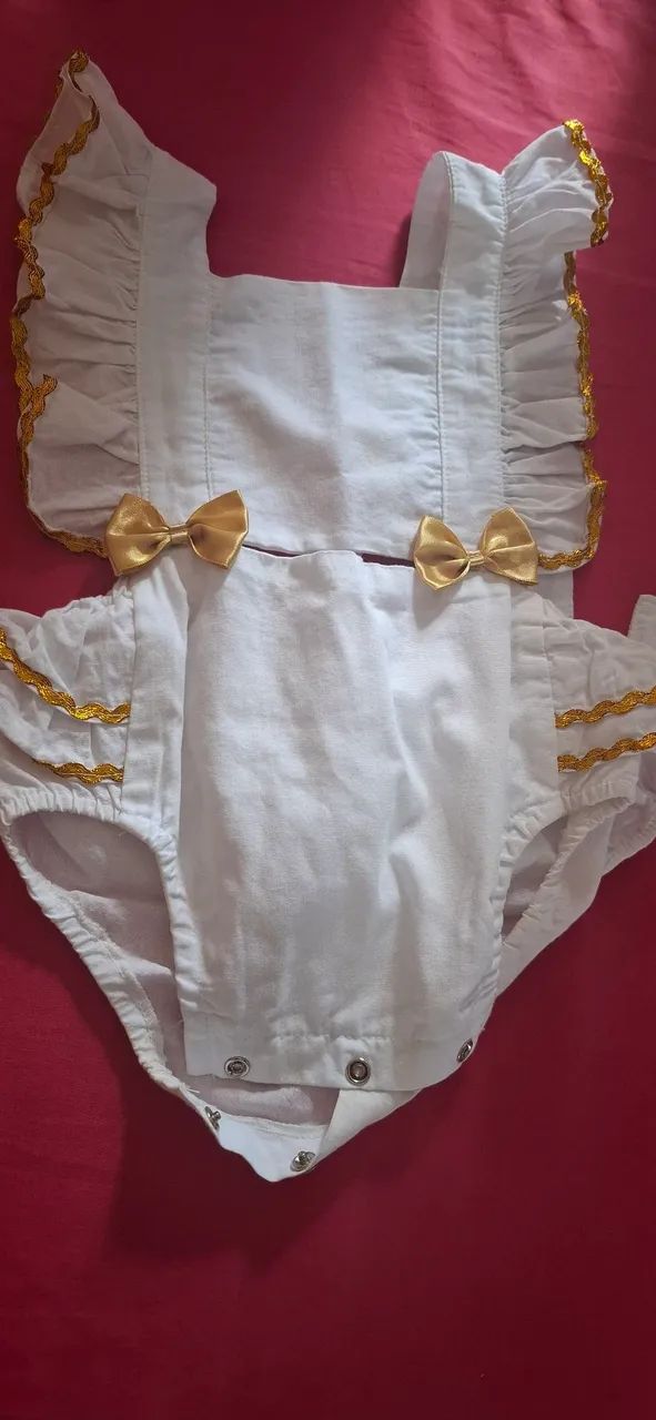 5 vestidos semi novos para bebê de 6 a 1 ano - Foto 5