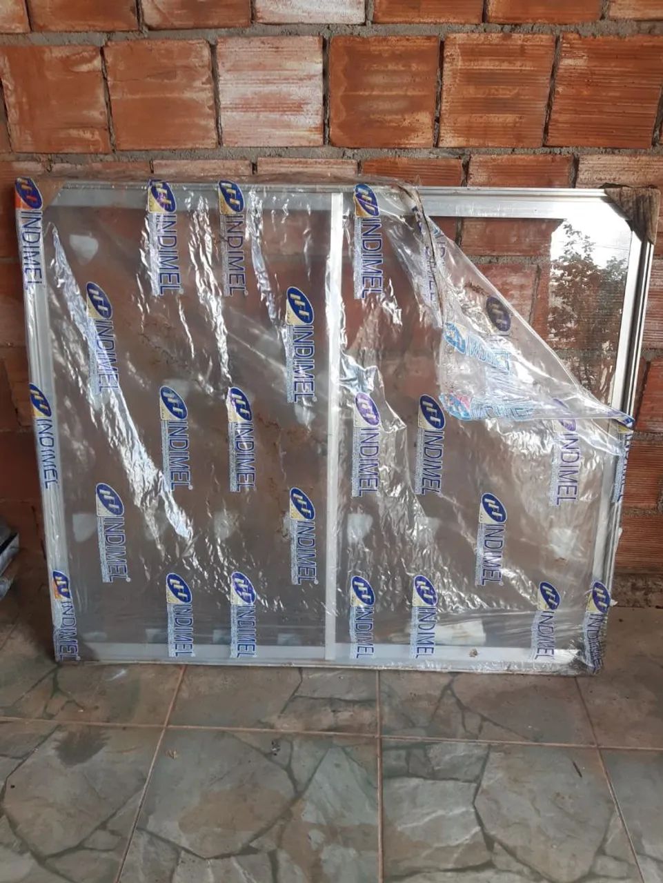 Vendo janela de alumínio 1 metro por 1,20.