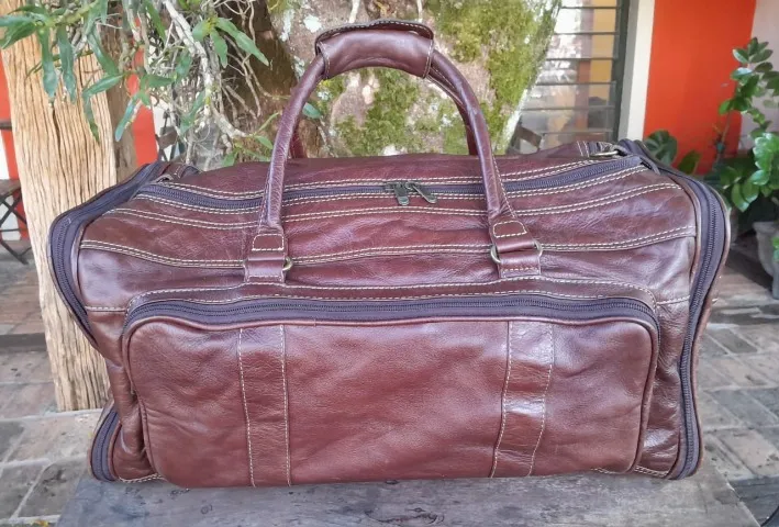 Bolsa italiana de viagem, em couro natural "molinho", da marca TC.