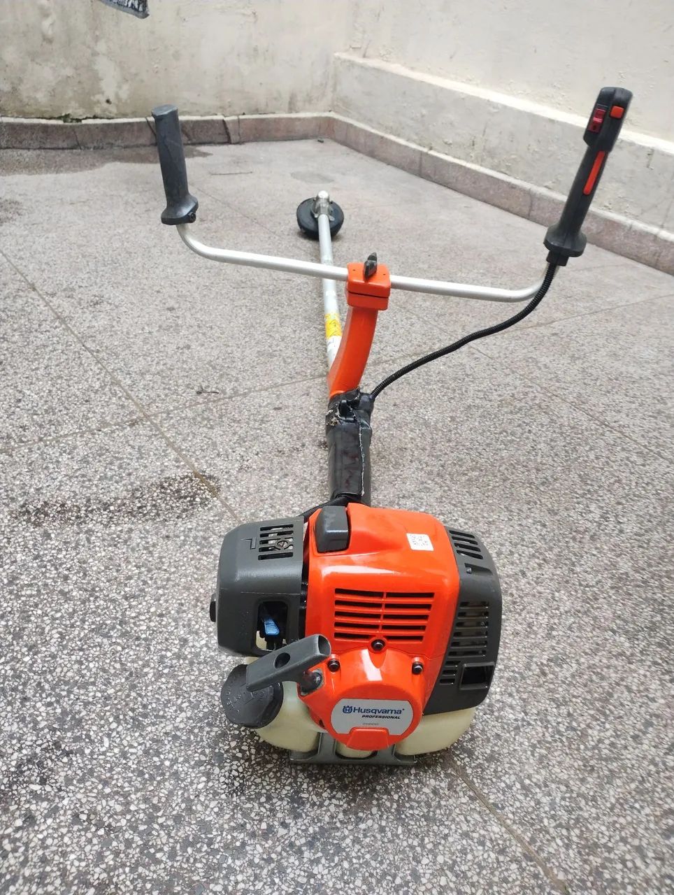 Roçadeira Husqvarna profissional