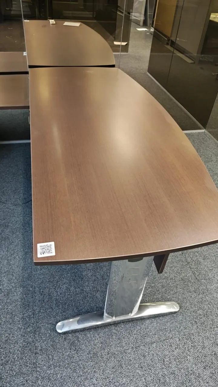 Mesa de escritório com gaveteiro em L - Modelo diretor - Foto 2