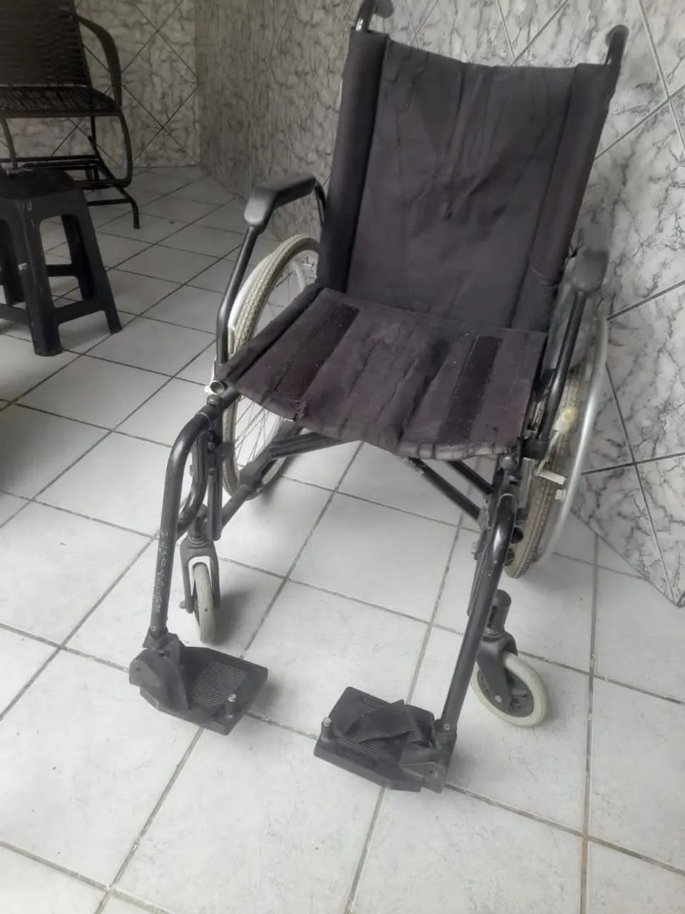 Cadeira de Rodas Usada - Foto 3
