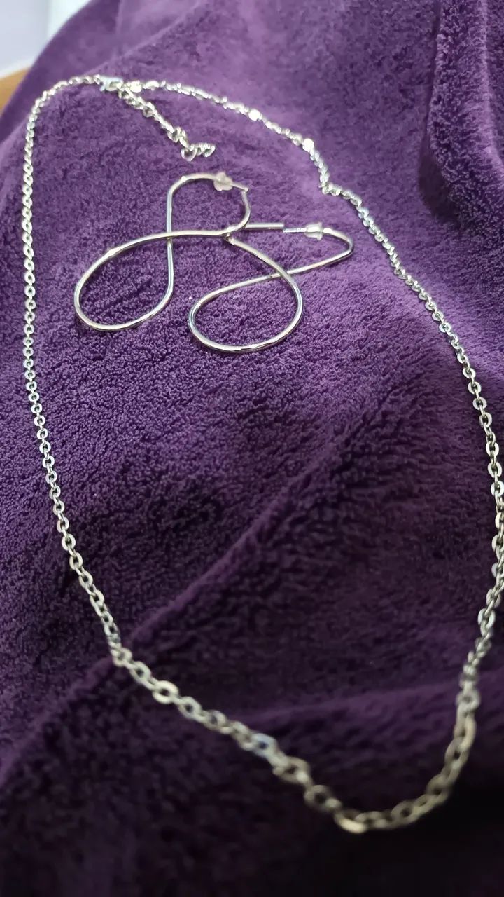Conjunto de colar e brincos em aço NOVOS! - Foto 3