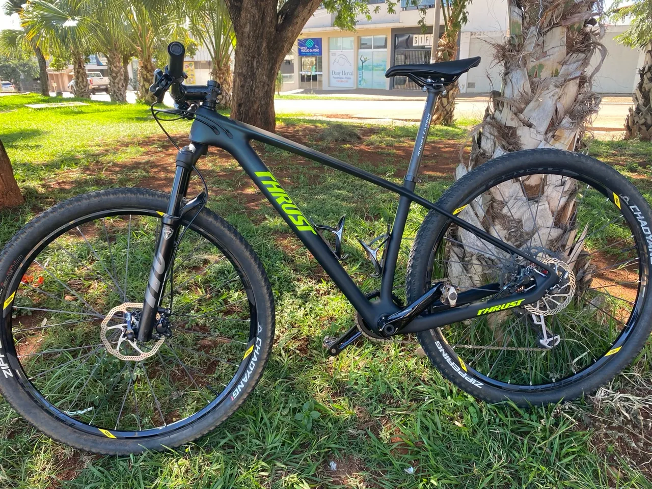 Bicicleta Aro 29 Thrust Carbono