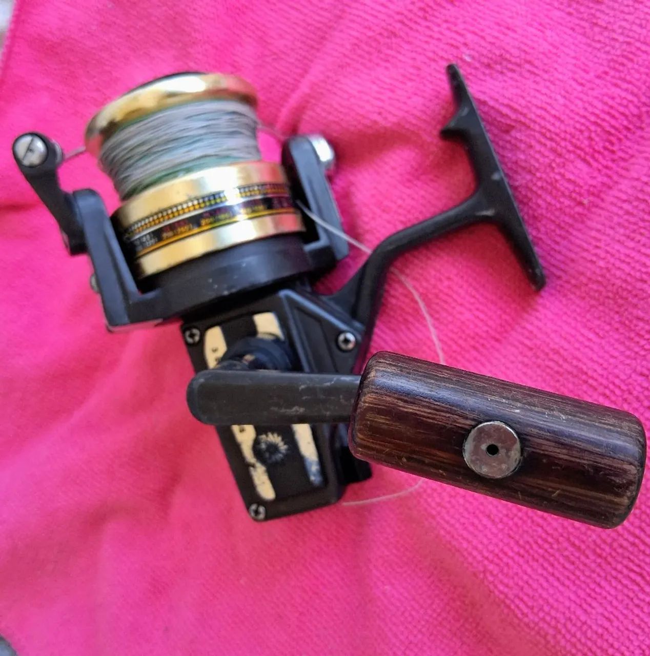 Molinete Daiwa BG 20 - Foto 2