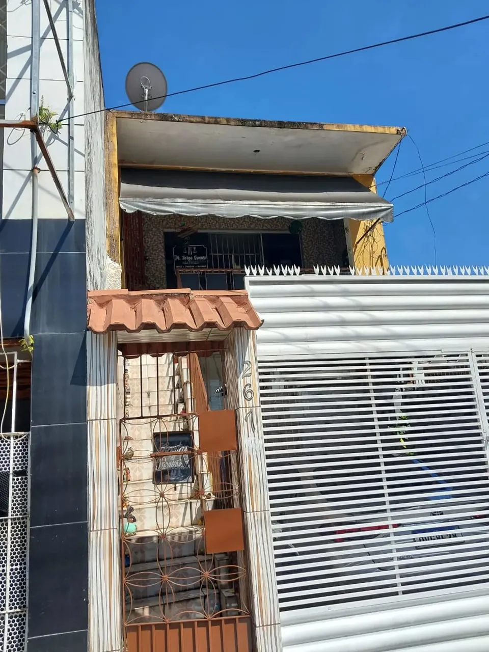 Casa Altos na Rua Curuçá, entre Pombal e Soares Carneiro.