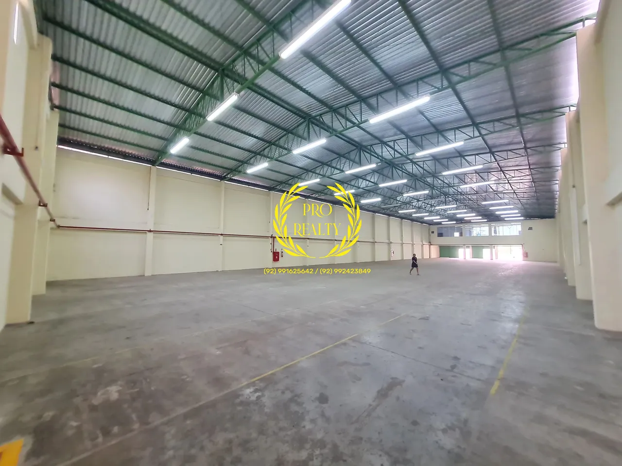 Galpão Habite-se e AVCB 1500 m² com Docas e Pátio -Zona Oeste