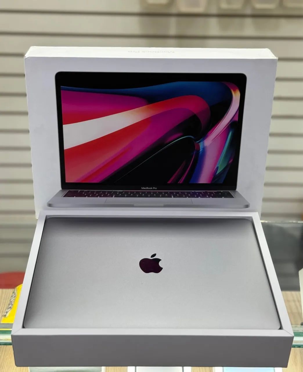 Macbook pro m1 16gb / 1tb touch bar LOJA FÍSICA bateria 88% ( 13 polegadas 16 gb / 1 tb )