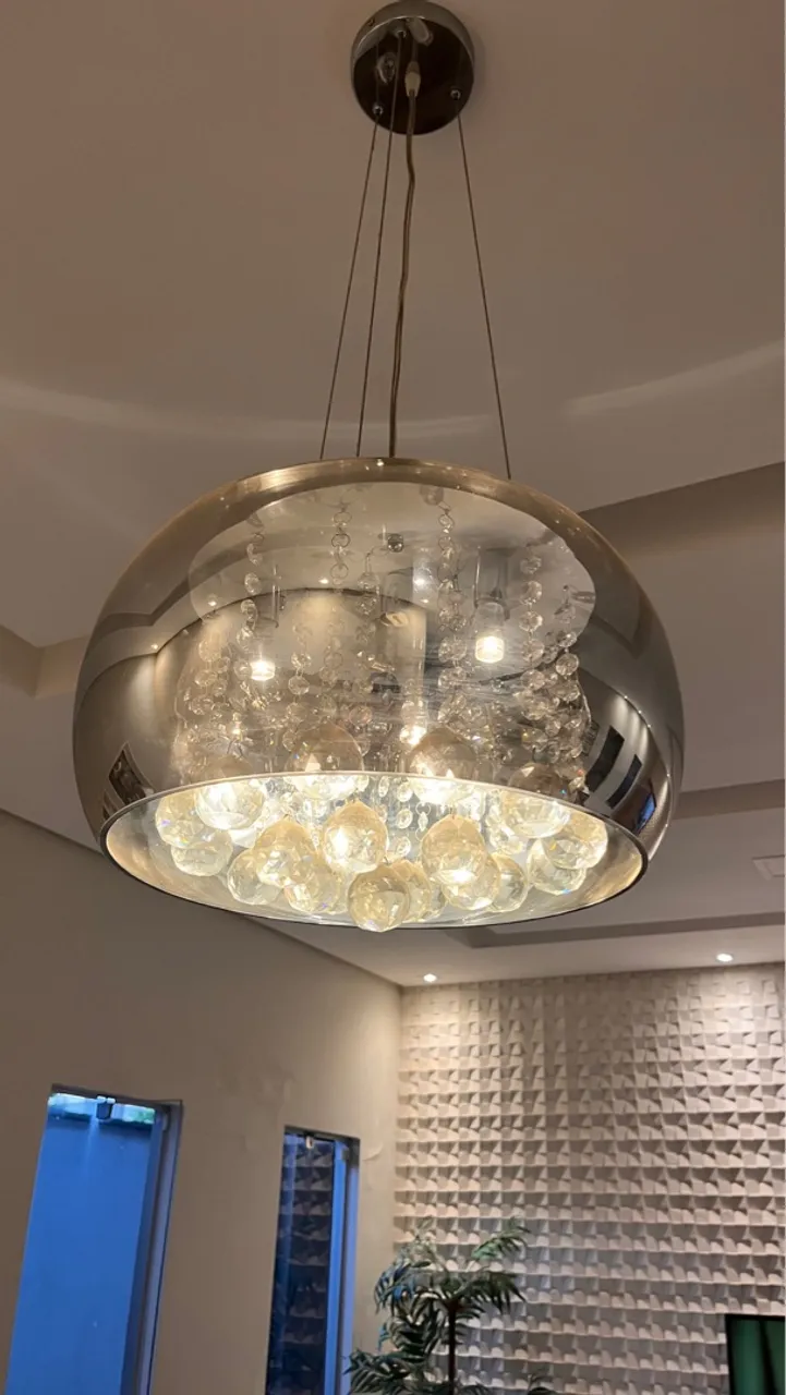 Lustre Moderno com Detalhes em Cristal
