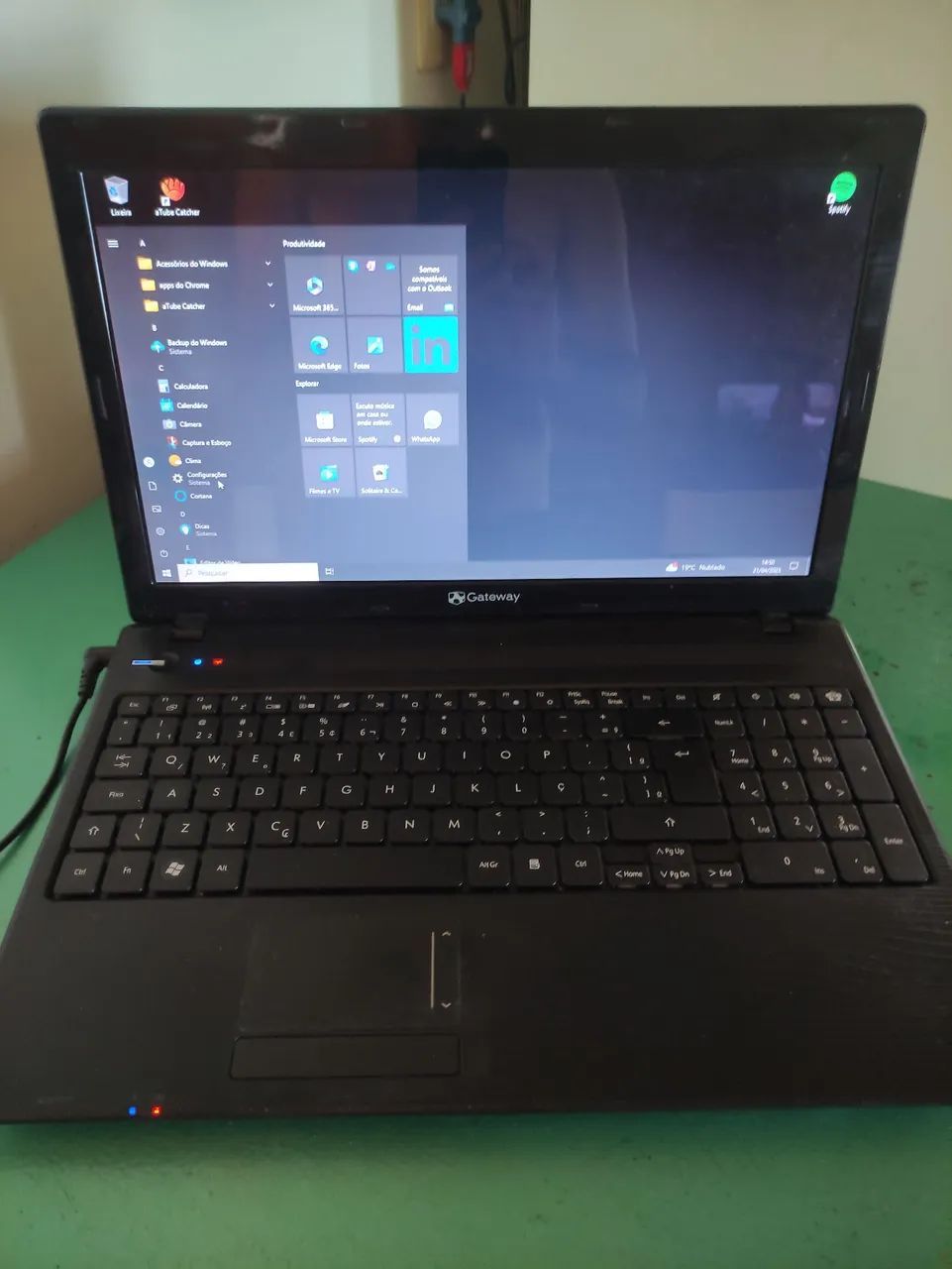 Notebook in excellent condition64317759359491122