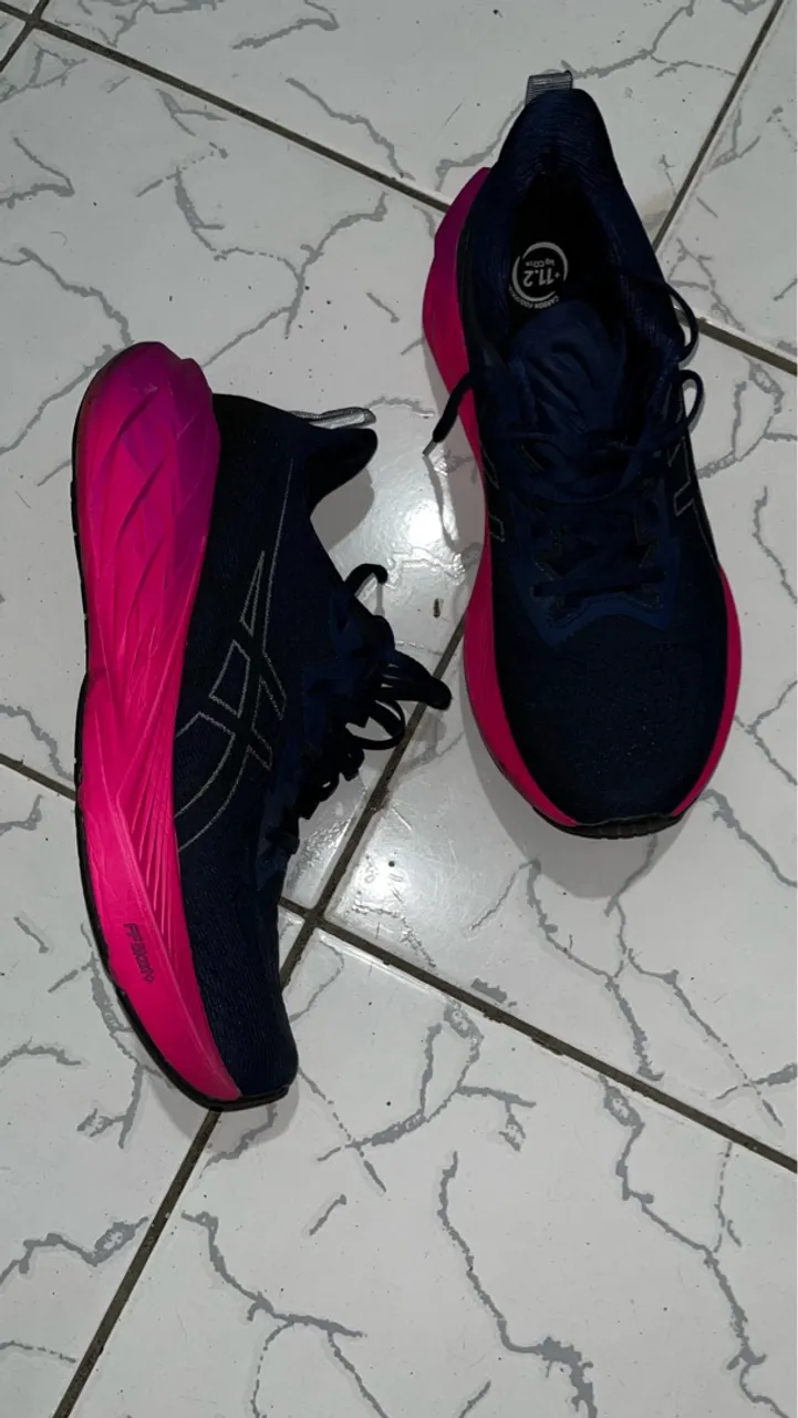 Tênis asics novablast 4