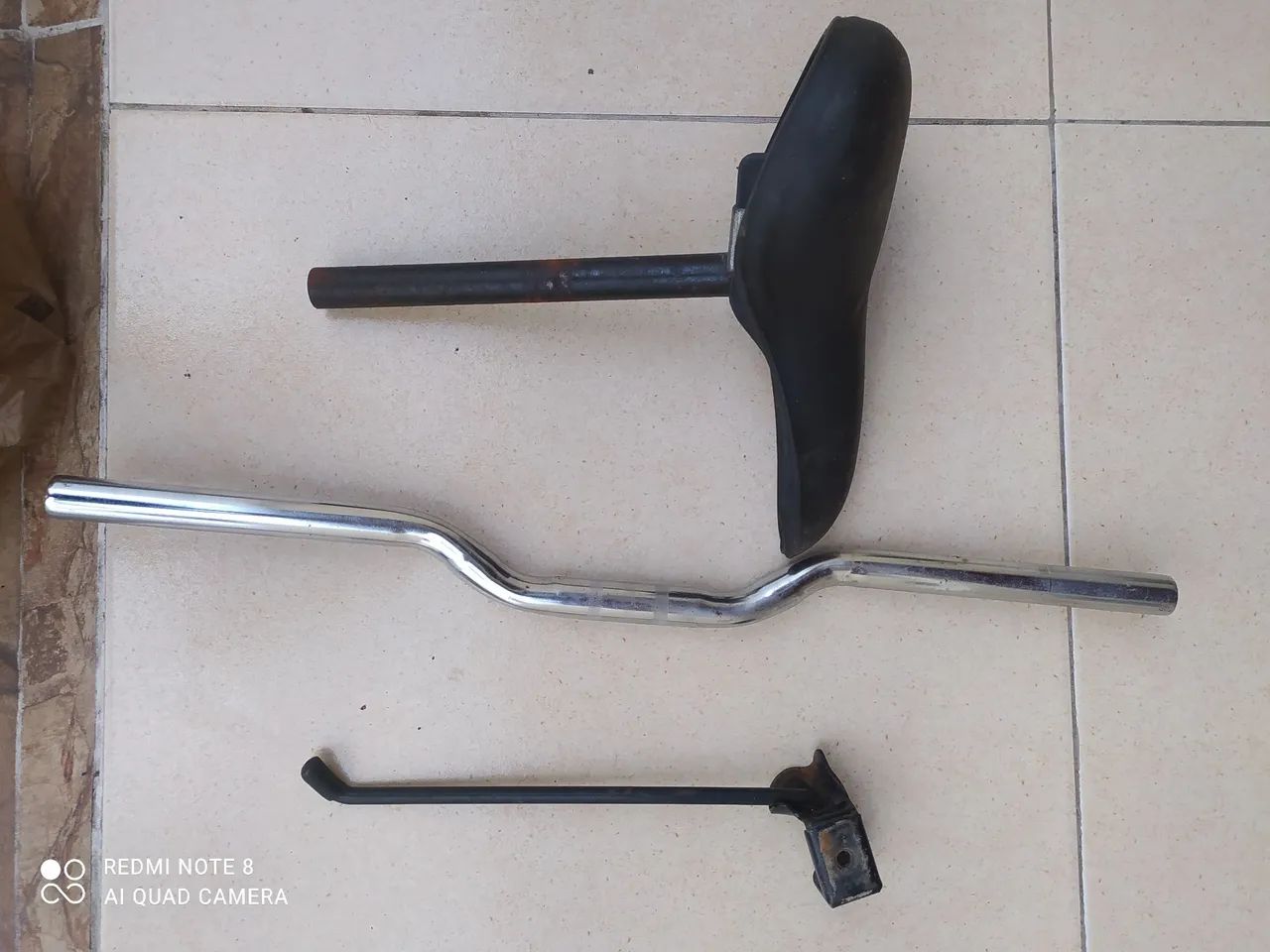 Guidão de Bicicleta, Sela e Descanso lateral