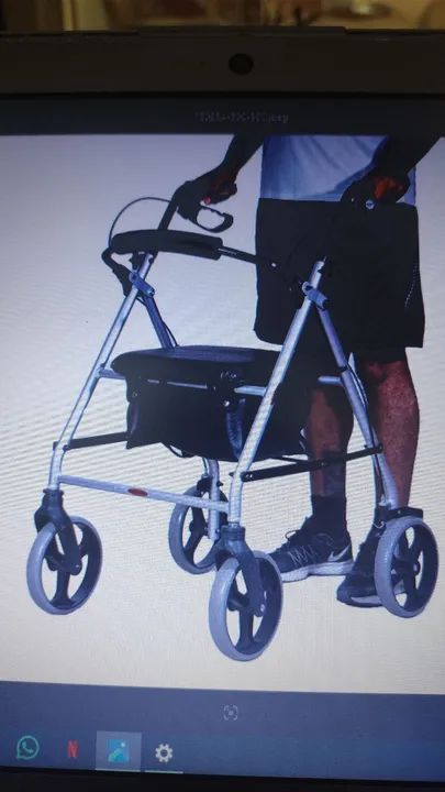 Andador com 4 rodas, assento e cesta - Foto 2