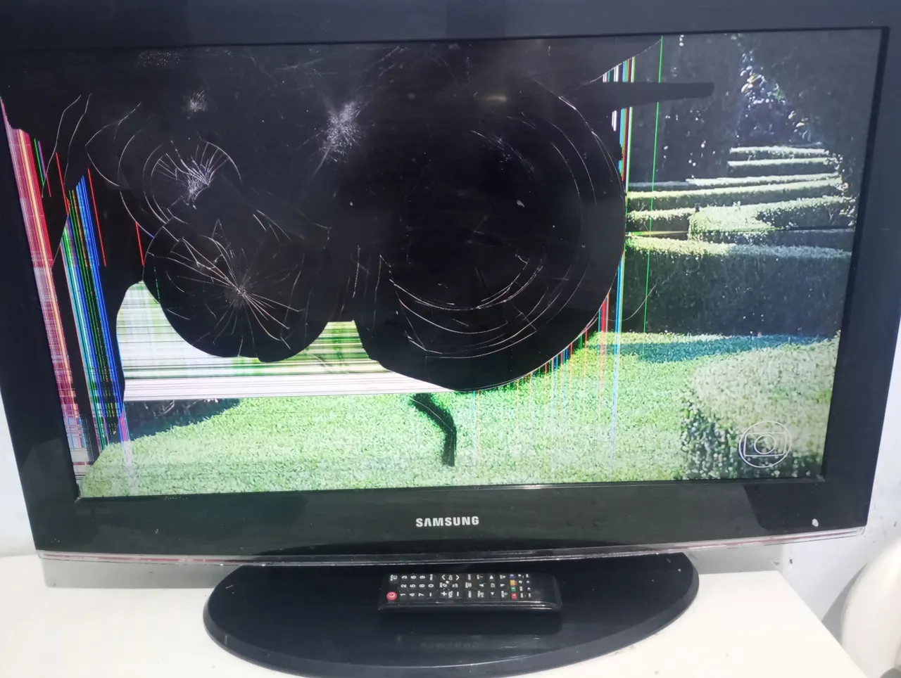 TV Samsung com tela danificada